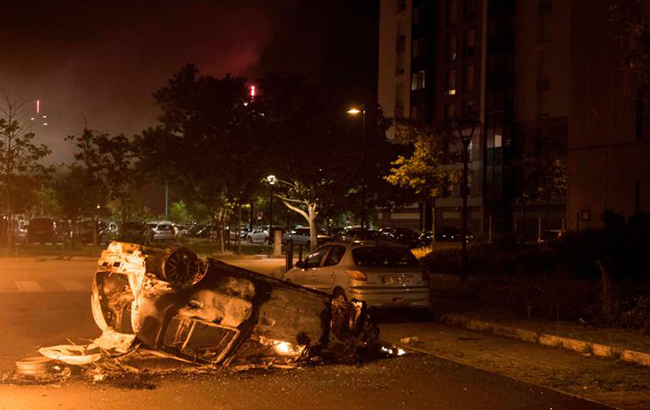 В ходе массовых беспорядков во Франции арестованы 19 человек